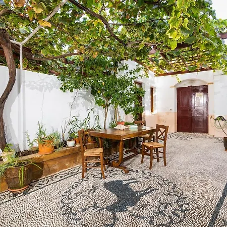 Zinovia * Lindos (Rhodes)